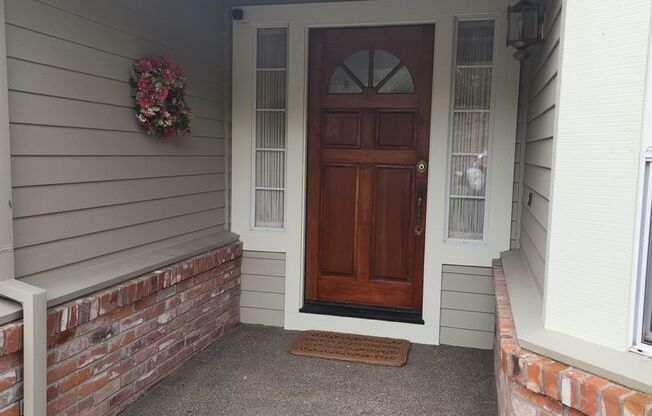 "Must See" House in Oakmont w/beautiful views 3 bedroom, 2.5 bath