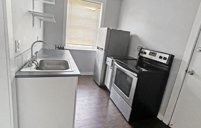2 beds, 1 bath, 675 sqft, $1,300, Unit C-305