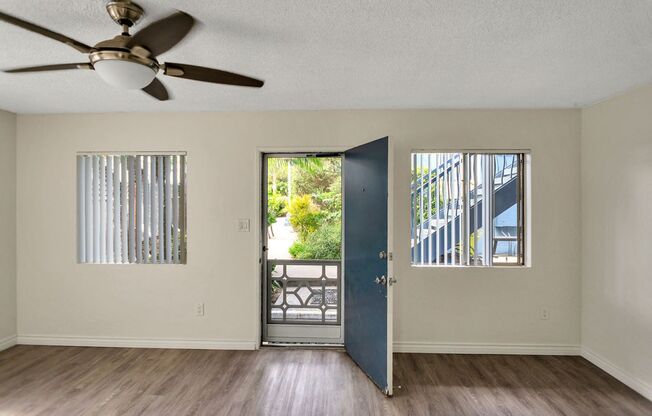 Fantastic one bedroom apartment just a block to the beach!