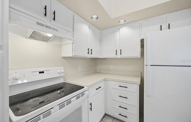 Location! Beautifully located condo just minutes from Orlando International Airport,
