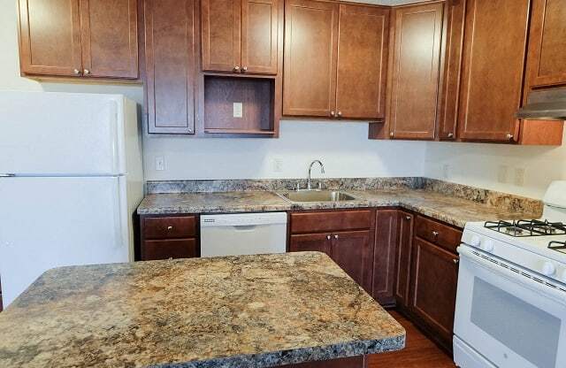 Granite Countertop Kitchen at Greenway Apartments, Minneapolis