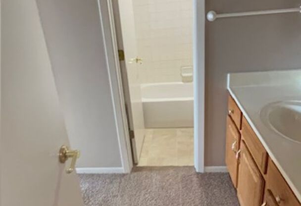 1 bed, 1 bath, 615 sqft, $839, Unit 235