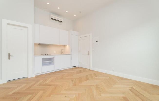 Studio, 1 bath, 238 sqft, $2,625, Unit 6
