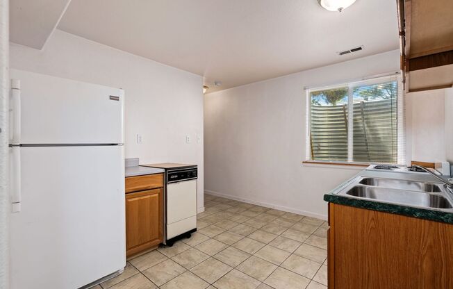 2 beds, 1 bath, 850 sqft, $950, Unit Unit 2