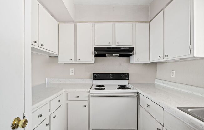 1 bed, 1 bath, 800 sqft, $1,050, Unit P104