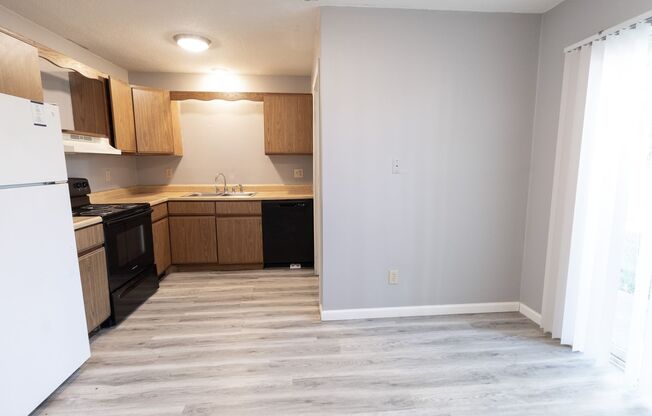 2 beds, 1.5 baths, $950, Unit Apt D