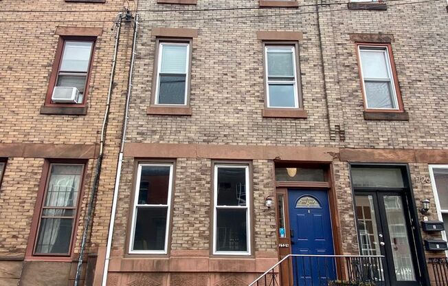 Gorgeous 6-Bedroom Rowhome in South Philadelphia! Available Mid-June!