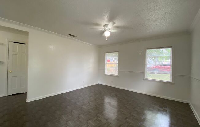 AVAILABLE NOW 2 Bedroom 1 Bath Home in River Oaks