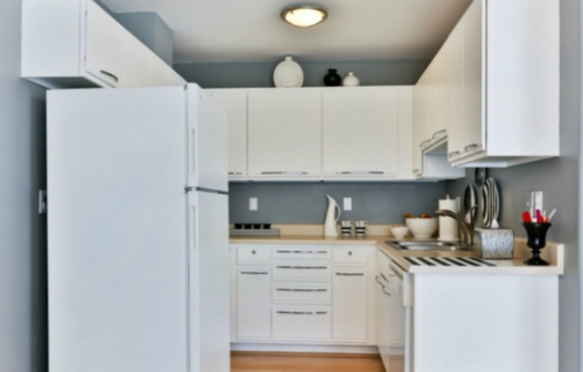 2 Bedroom 1 Bath Condo in Cordata Area!
