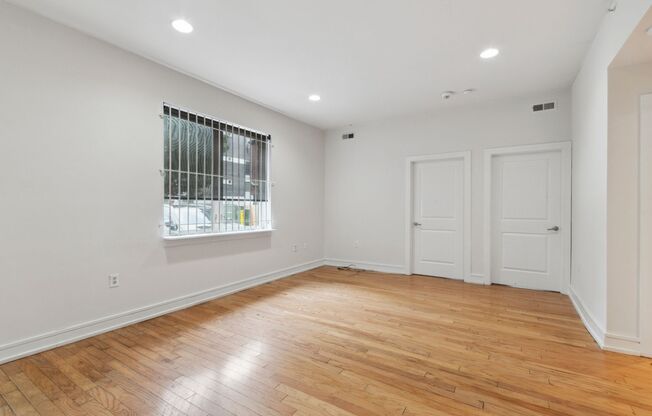 3 beds, 1.5 baths, 970 sqft, $1,400, Unit Unit 109
