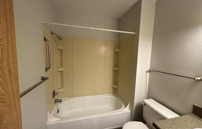 1 bed, 1 bath, 617 sqft, $1,275, Unit 1111