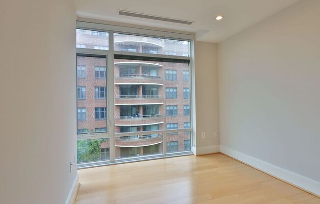 2 beds, 1 bath, $4,350, Unit 409