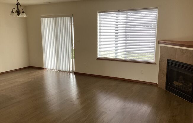 3 beds, 2 baths, 1,482 sqft, $1,695, Unit 43-12120