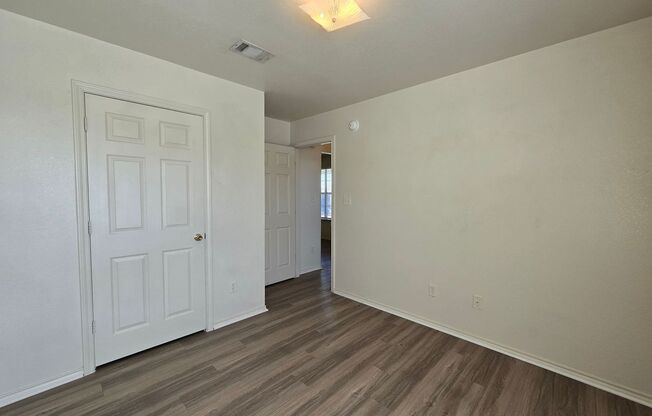 3 beds, 2 baths, $895, Unit 3407 Hereford Lane - C