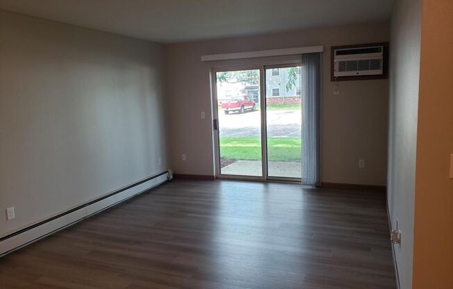 2 beds, 1 bath, 900 sqft, $1,175