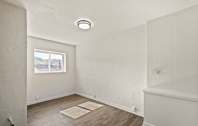 1 bed, 1 bath, 800 sqft, $699, Unit 103 W Lincoln Ave #7