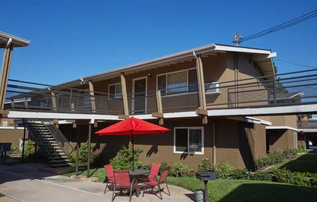 Towne Centre at Orange Apartment Homes in California near Anaheim featuring one bedroom, two bedroom and three bedroom apartments.