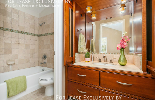 1004 E 5 AVE