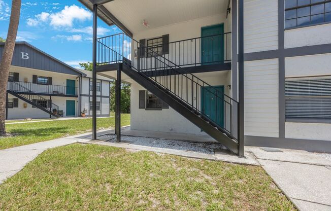 Newly Renovated 2 bedroom 2 bath within walking distance to Main Street** 1/2 off August Rent if Moved in by July 31st**