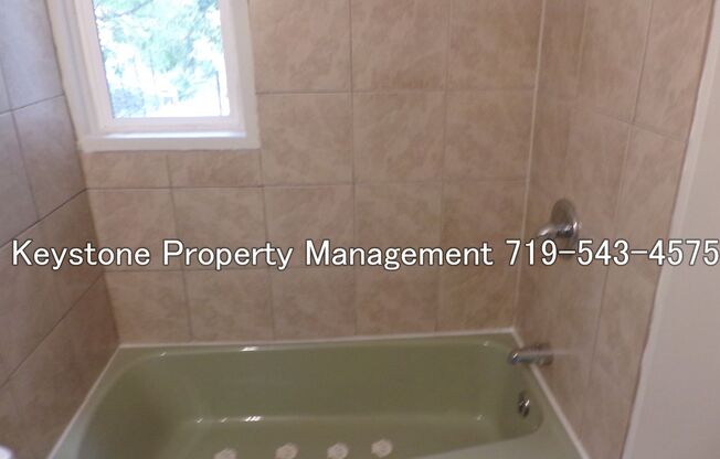 ALL Utilities Included with Rent! South-side Main Level 3 Bedroom/1 Bath Duplex $1200 /$1200