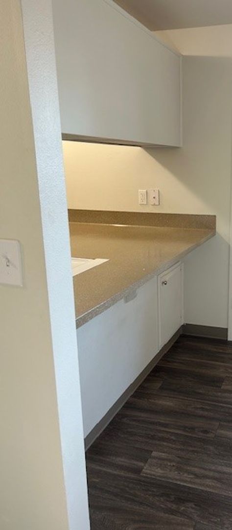1 bed, 1 bath, 640 sqft, $1,400, Unit 335-224