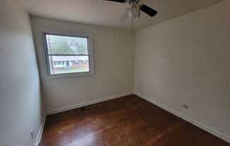 3 beds, 1 bath, $1,100