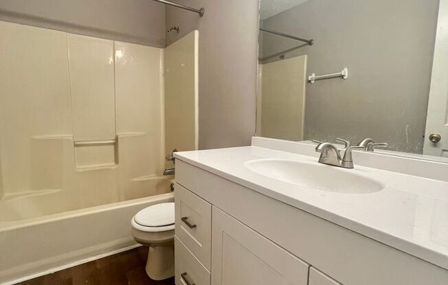 3 beds, 1.5 baths, $1,050, Unit Apt C