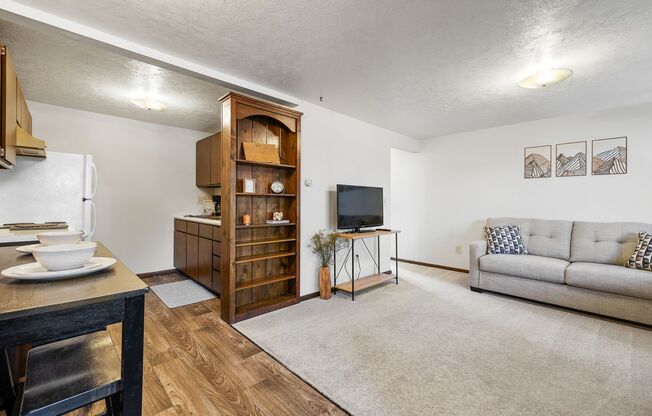 2 beds, 1 bath, $995, Unit #1