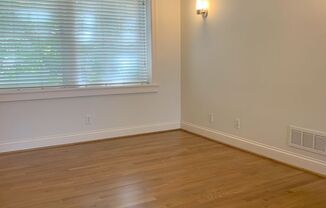 1 bed, 1 bath, 800 sqft, $1,095, Unit 412 E 41st Street-3E