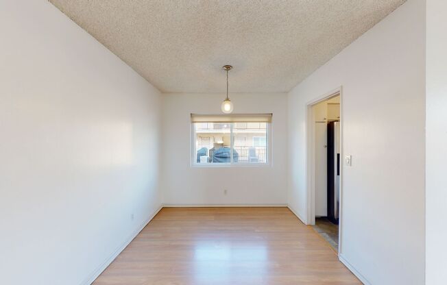Beautiful, Centrally Located, 1 Bedroom 1 Bath Condo in Pasadena with Parking