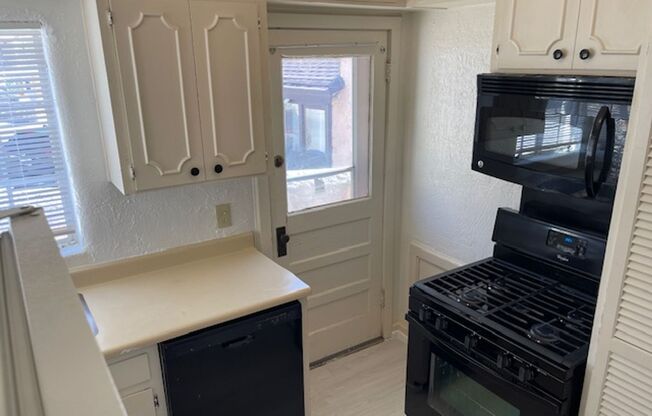 2 beds, 1 bath, $1,150