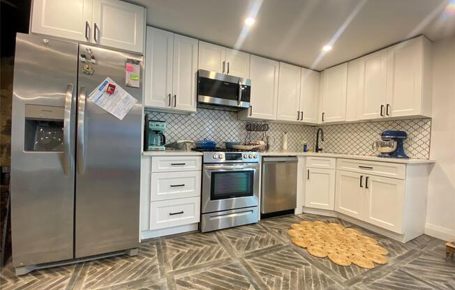 3 beds, 3 baths, 1,200 sqft, $5,500
