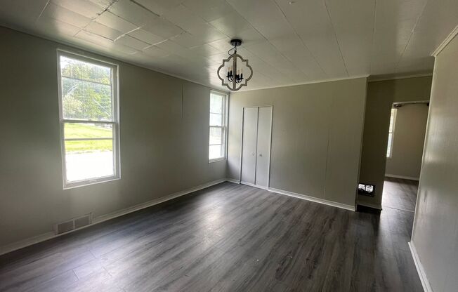 2 beds, 1 bath, 1,200 sqft, $745