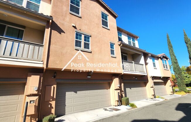 Newer 4bd/3.5ba North Natomas Townhouse with 2 Car Garage!