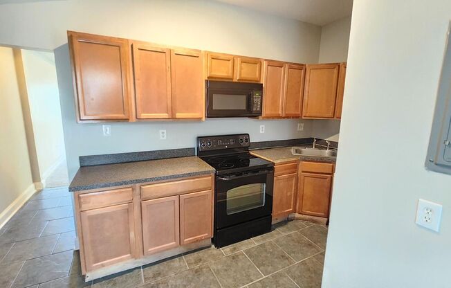 1 bed, 1 bath, 760 sqft, $950, Unit C