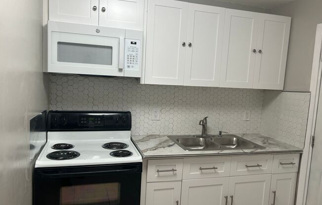 2 beds, 1 bath, 675 sqft, $1,050, Unit 3319