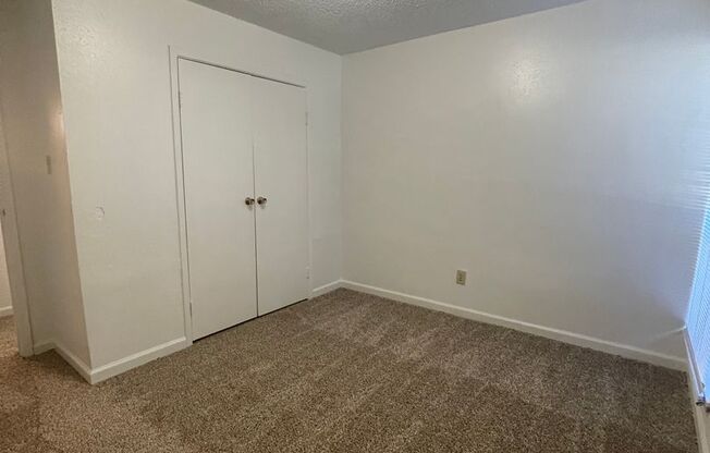 2 beds, 2 baths, 902 sqft, $1,099, Unit 142