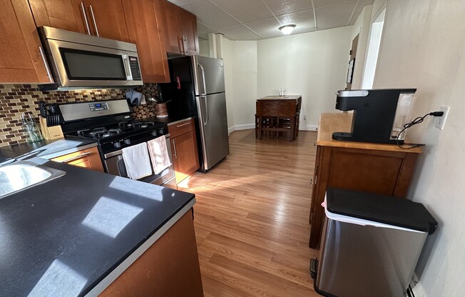 1 bed, 1 bath, 700 sqft, $2,400, Unit 4