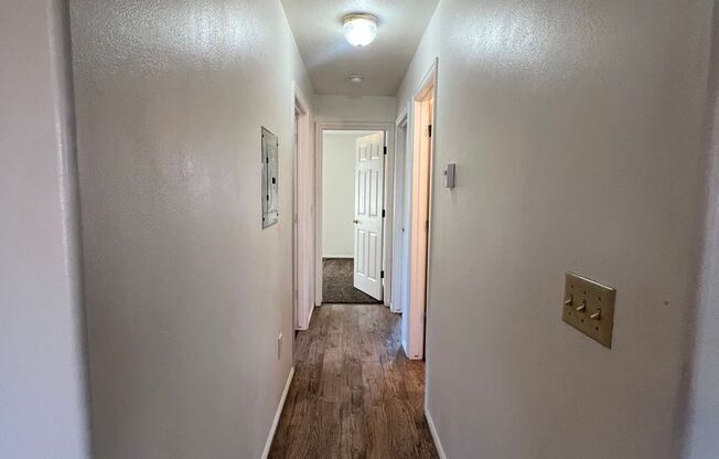 3 beds, 1 bath, $1,175, Unit 690 Richland # 2