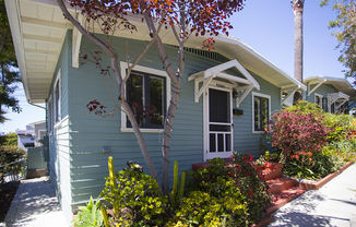 *OPEN HOUSE: 7/26 1-3PM* Cottage in La Jolla w/ Den ~ AMAZING Location!