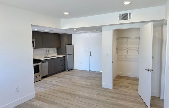 1 bed, 1 bath, 607 sqft, $2,440, Unit 602