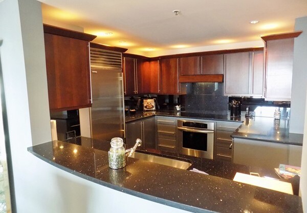 1 bed, 1 bath, 868 sqft, $2,800, Unit 11E