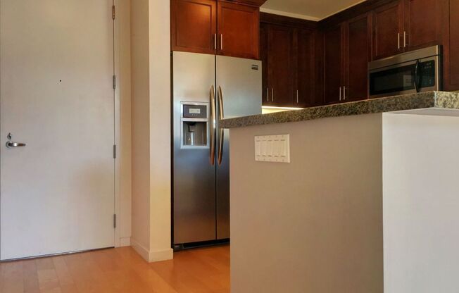 1 Bed + Office, 1 Bath SOMA Condo w Rooftop - 1 Parking Included, 1 Addtnl Pkg Option