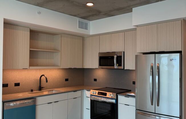 2 beds, 2 baths, 816 sqft, $4,395, Unit 605