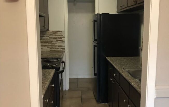 1 bed, 1 bath, 705 sqft, $900, Unit 25