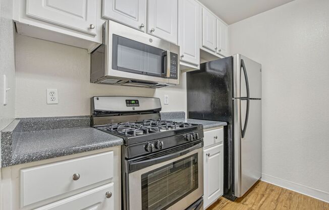 1 bed, 1 bath, 640 sqft, $1,670, Unit 155