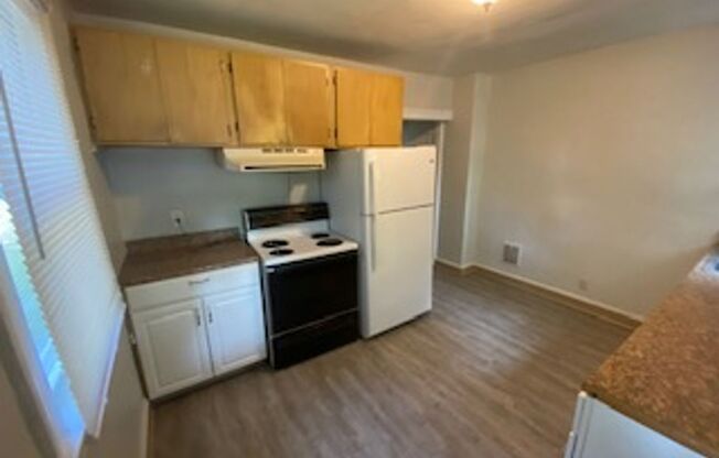 3 beds, 1 bath, $1,350, Unit 431