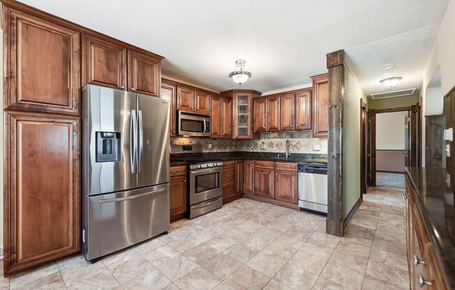 3137 W 20 AVE