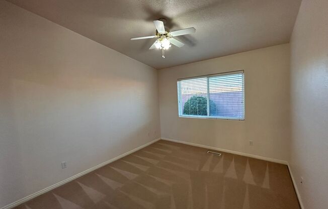 3 beds, 2 baths, $2,095, Unit Cameo PARK HOA.