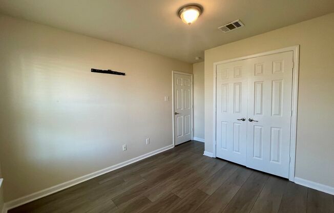 3 beds, 1 bath, $1,600